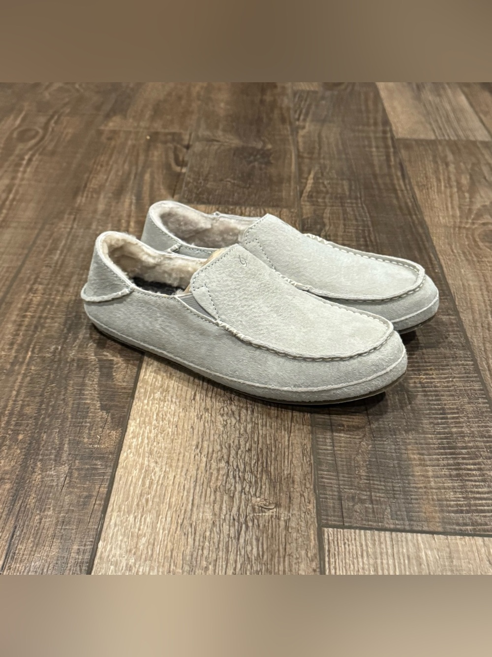 NEW OluKai Women Nohea Lined Slipper Pale Grey Shearling Leather Shoes Sz 8 NWOB